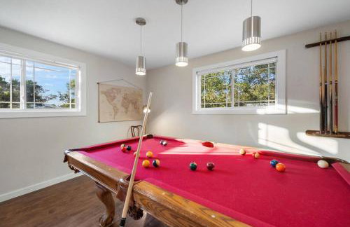 6-min walk to Lake - Home w/Fire-Pit & Pool Table - Foto 8
