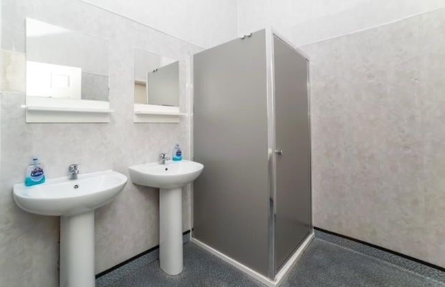 Cityscape Retreat in Newcastle - Photo 14