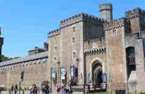 The Little Lodge - seaside town of Penarth nr Cardiff - Photo 22