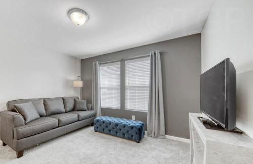 SoHa Year Round Heated Indoor Outdoor Pool - Photo 17