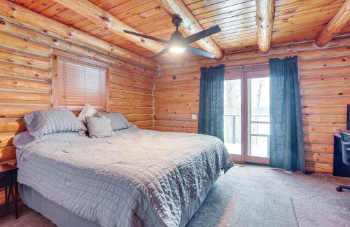 Rhinelander Waterfront Cabin with Deck and Fire Pit! - Foto 10