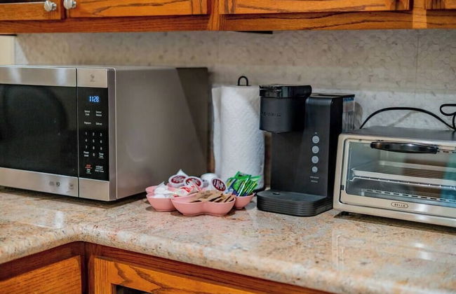 Monterey Park Retreat: Spectacular Views & Comfort - Foto 25