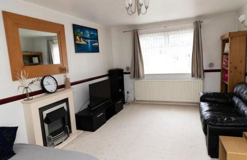 3 bed home sleeps 8 people located 1 min from train stop - Otley Terrace - Photo 15