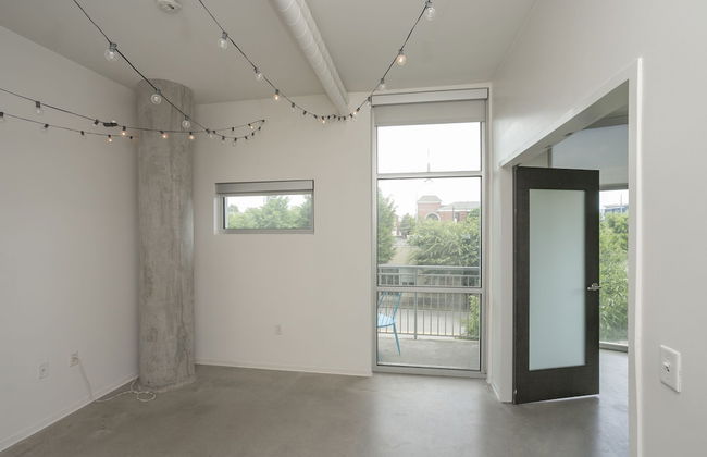 Unfurnished Condo | Amazing Layout with Balcony and In-building Storage Unit - Foto 29