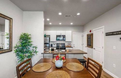 Spacious 2-Story, Pet&Fam Friendly, WFH, Gym&Pool - Foto 7