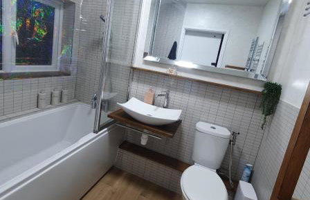 Luxury Smart 1-Bedroom Residence, Windsor,Slough, Sleeps 4, Garden, Parking - Foto 12
