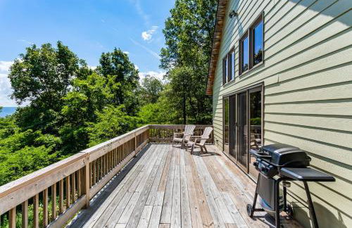 Mountain cabin w hot tub & deck views - Photo 20