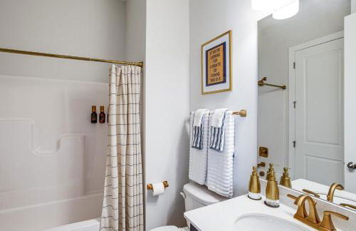 Boat-Ready Location! Airy Greenwood Family Cottage - Foto 18