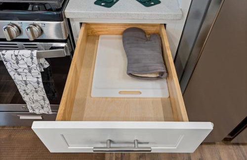 Charming Escape with Hot Tub & Fire Pit Winter Haven! - Foto 41