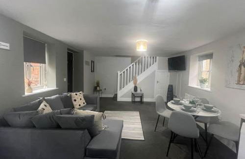 Cedar House by ShortStays4U A modern 2 bedroom house with free parking in town centre! - Foto 6