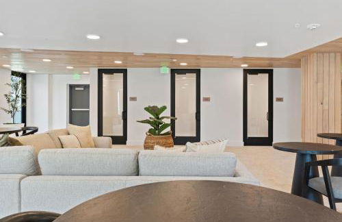 Outstanding Amenities-New Complex- Downtown Luxury - Foto 78