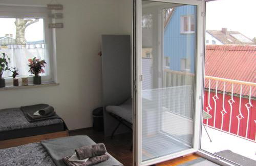 #1Gemütliches ruhiges sonniges Balkonzimmer mit Gemeinschaftsbad W-Lan Airport nah Late Night Check in Haus Nr 9,5 - Foto 13