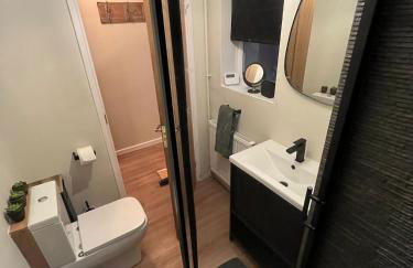 The Room Next Door- Boutique room in the Cotswolds - Foto 16