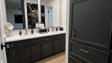 Midland Luxe, Pool, Fire Pit, Workspace, Pool Table - Photo 3