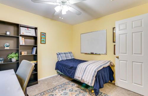 Spacious Family Home with Deck and Yard in Littleton! - Foto 29