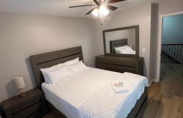 Spacious Gorgeous 3bd home with large deck Close to EVERYTHING - Foto 18