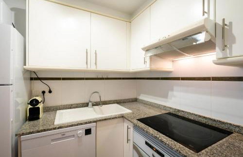 ApoloXIX between beach and harbour - Photo 16