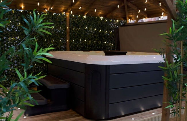 Romance On The Rows - Hot Tub City Centre - Photo 17