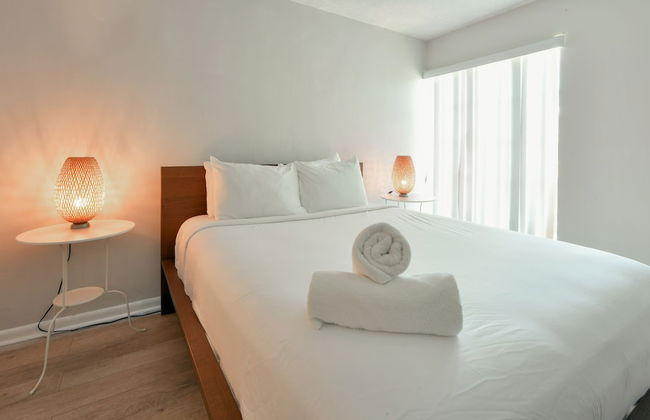 Artrageous on the river By RocketStay - Photo 9