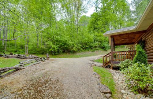 Peaceful Smoky Mountain Cabin with Deck and Fire Pit! - Foto 30