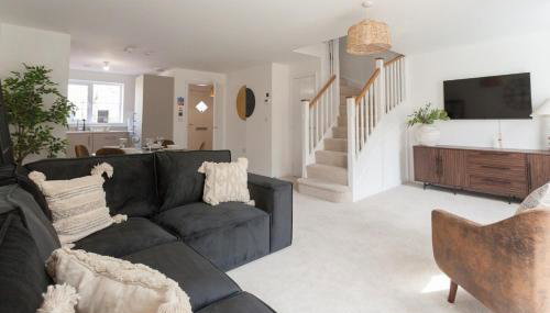 Runcorn Spacious Modern 3 bedroom House, 4 beds, On site Parking, Long stay deals - Foto 3
