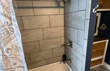 Entire level just off Interstate, free breakfast - Foto 11