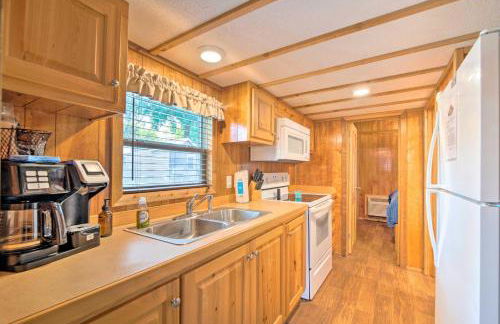 Welcoming Home Unit 6, On-Site River Access! - Foto 9