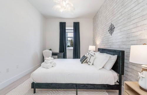 Classy 2BR-2BA Oasis Beach Pool Parking EV Station - Foto 16