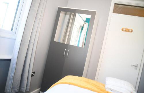 House Sleeps 8 with Garden and Parking - Foto 13