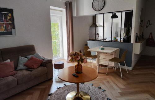 LE PETIT ANGLE APPARTEMENT 2 Pièces, plein centre ville, près de la gare jusqu'à 4 personnes - Foto 2