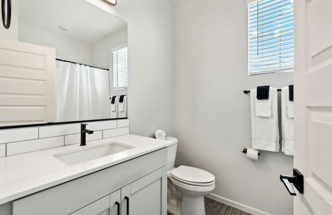 Fresh Modern Home with Pool BBQ - Foto 18