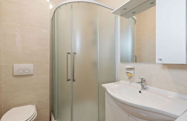 Simplistic Apartment in Neviđane with Balcony - Foto 12