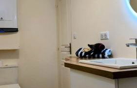 Aux portes de la plage, entièrement rénovés, climatisation, wifi, Parking gratuit, linge de maison fournit, ménage en fin de séjour compris - Foto 26