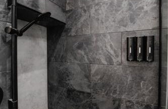 Artistic Retreat, King Suite with Private Balcony! - Foto 30