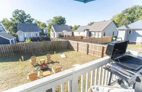Fam-Biz Friendly 3BD with Fire pit & BBQ - Downtown - Foto 29