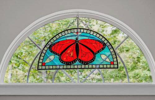 Mariposa Moon Cottage at Sleepy Creek - Wifi, Deck, Fire Pit, Creekside, View - Photo 36