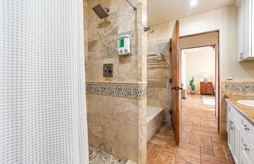 8-Bedrooms with Stunning Views & 75' Lap Pool - Foto 63