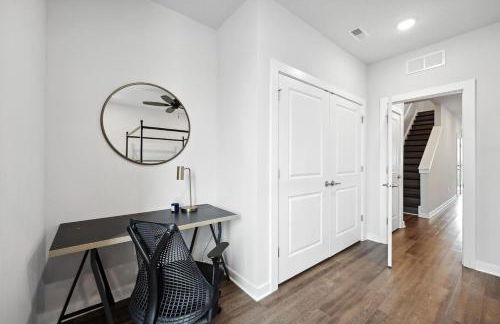 Luxurious Condo with Rooftop and Parking near University City - Foto 12