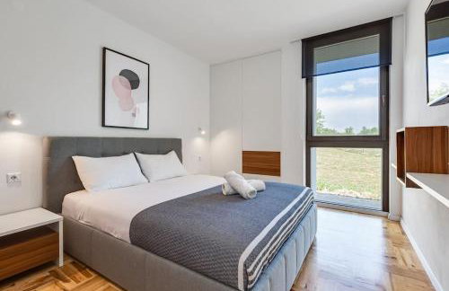 Luxury Spa Villa w Heated Pool, Jacuzzi & Sauna - Photo 43