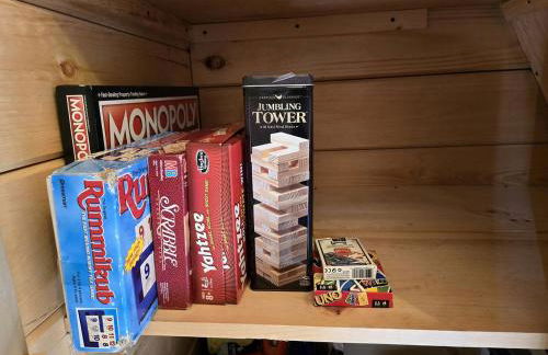 Incredible Modern Tiny Log Cabin near the Ammonoosuc River for a Romantic Getaway in New Hampshire - Foto 35