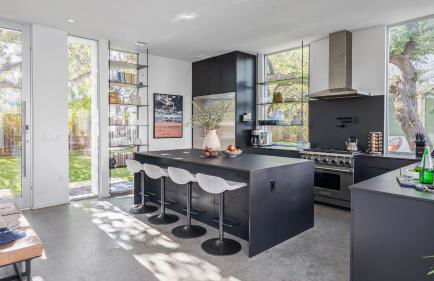 Luxe 9BDR Retreat w Putting Green Game Room Bouldin Collective by AvantStay - Foto 45