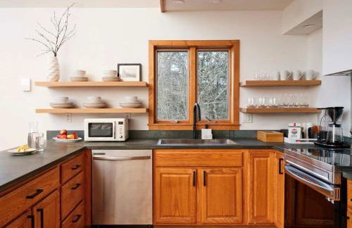 Private Chalet with Fire Pit Deck and Large Yard - Foto 11