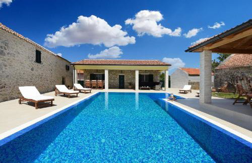 Beautiful Villa Petra with Summer Kitchen and Pool - Foto 1