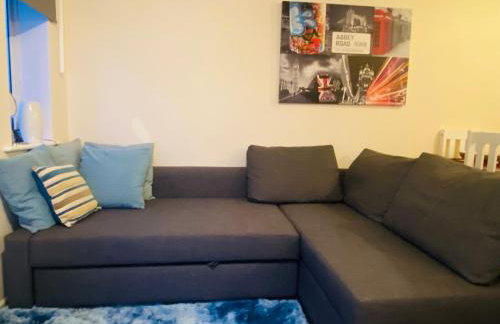 Cosy Milton Keynes Retreat with 2 Bedrooms - Photo 3