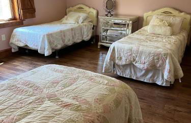 Luxury Mountain Retreat with views, fire pit, and creek - Foto 27