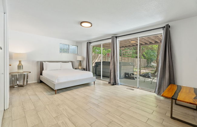 5BR Relaxation Haven Hot Tub Pool Table Fun M - Foto 9