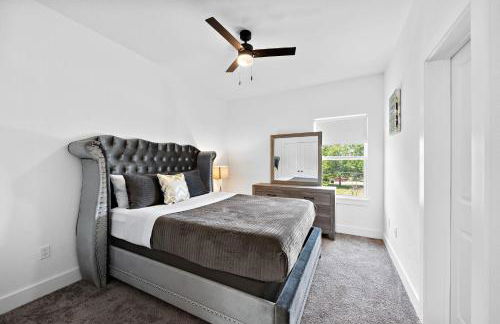 Cozy Home Near MedCenter, Uptown, & Downtown - Foto 19