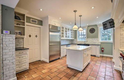 Spacious Estate with Courtyard 2 Miles to Downtown! - Foto 7