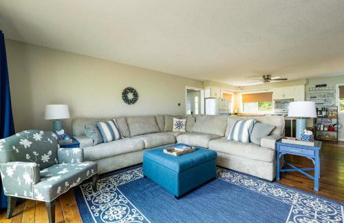 Waterfront Deck and Dock Torch Lake Home! - Foto 13