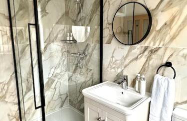 The Blue house on the wall - Foto 43